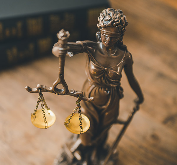 lady-justice-lady-justice-statue-on-table-law-them-E2QXDPE